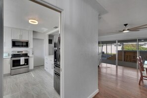Bright entryway with views of the jacuzzi & easy kitchen access