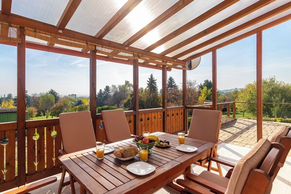 Outdoor dining