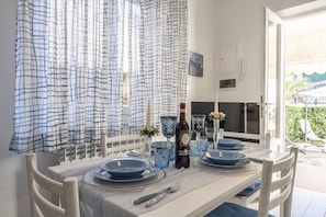 Autumn, Kitchen, Living Room, Spring, Summer