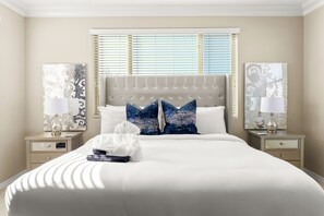 Master Bedroom w/King Bed & TV Streaming