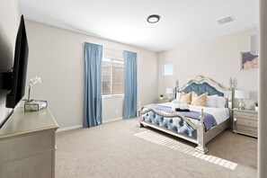 Master Bedroom w/King Bed & TV Streaming