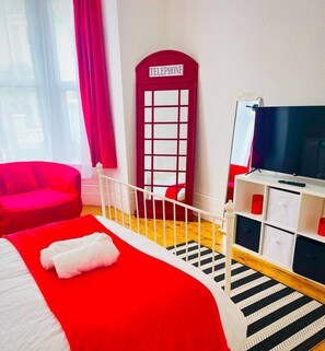 Whole pic of red room