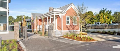 Welcome to your downtown Charleston rental! Explore all things downtown by foot!
