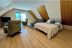 Spacious bedroom 