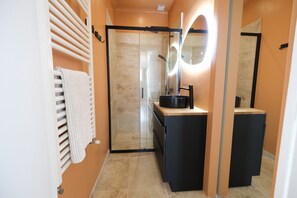 AVIGNON vacation rental house for rent 2 bathrooms