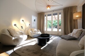 AVIGNON vacation rental house for rent living room