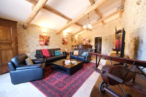EYGALIERES holiday rental farmhouse for rent living room