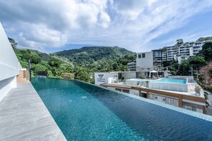 Rooftop pool