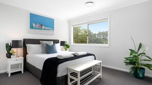 Sea Bubbles | Bedroom 1 with Ensuite Bathroom | Queen