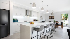 Sea Bubbles | Chef's Kitchen | 500m to Beach Safari café and General Store