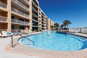Azure 2 Pools - 2 Hot Tubs