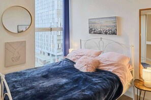Canal View Apartment, Salford - Host & Stay