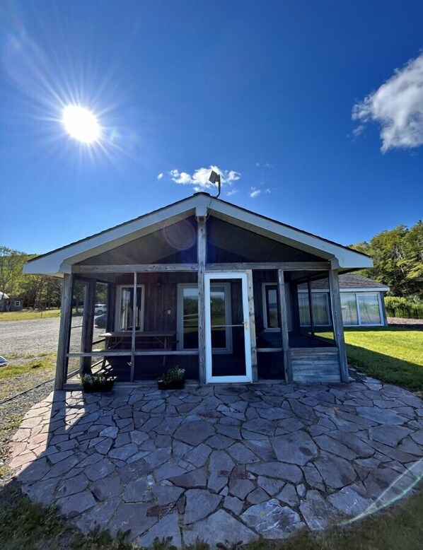 Welcome to Lakeside Luxury Cottage!
