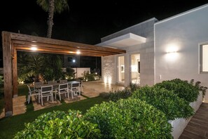 Esterno_Gazebo 1 con Tavolo e Sedie per Pranzi e Cene All'aperto