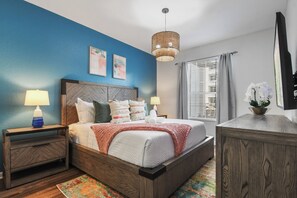 Bright and cozy bedroom near Universal, relax in modern comfort.