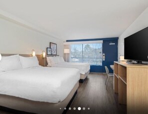 Unit with 2 queen beds