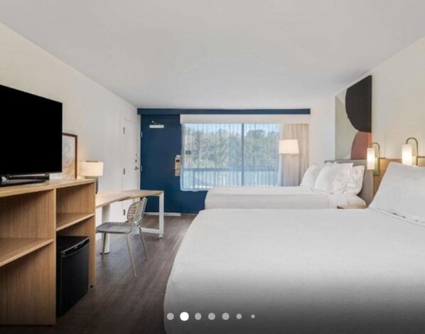 Unit with 2 queen beds