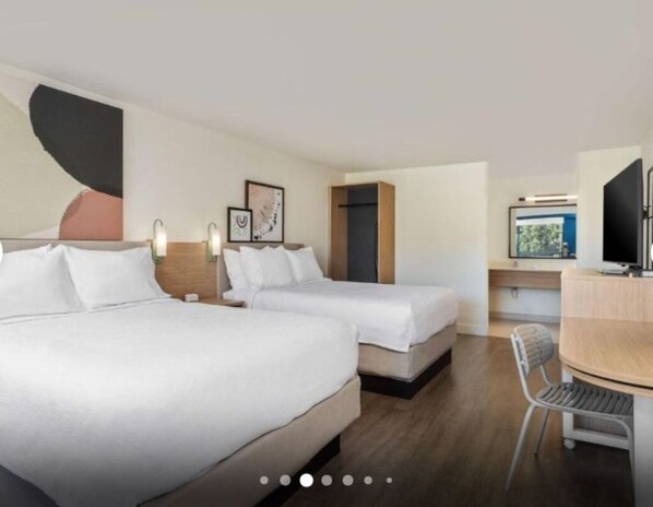 Unit with 2 queen beds