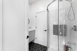 Keep your morning routine simple with everything you need for a great day conveniently packaged in one place.
