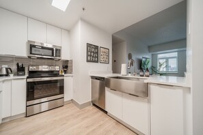 You can almost hear the sizzle of ingredients as you cook in the well-equipped kitchen, where every detail is designed for convenience.