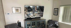 LivingRoom | E