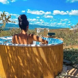 Outdoor spa tub