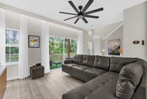 8415 Crystal Cove Loop (4).jpg
