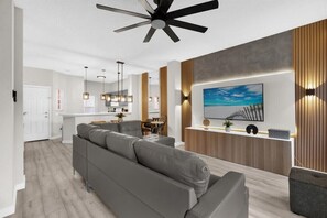 8415 Crystal Cove Loop (3).jpg