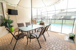 屋外ダイニングエリア