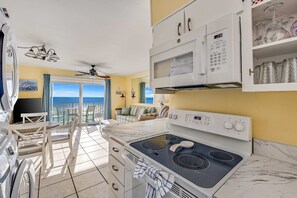 Unwind in this cozy condo with spectacular ocean view 