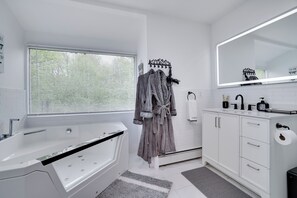 Private bathroom jacuzzi