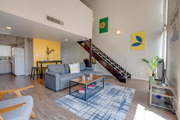Welcome to Lemon Zest at Loft 6!