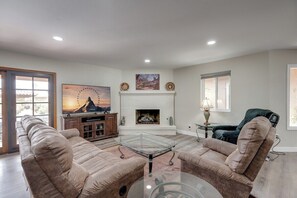 Comfortable sofa and recliners for your times of relaxation!