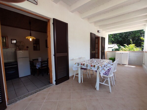 Outdoor dining