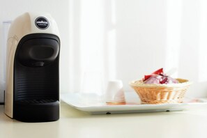 Kaffee und/oder Kaffeemaschine