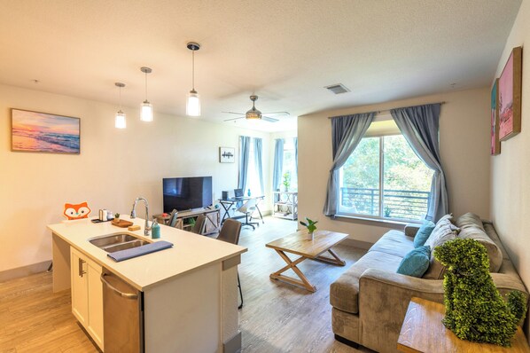 Large open floor plan. Flows right onto the balcony overlooking the Riverwalk!