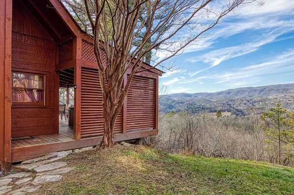 Beautiful mountain views in this cabin