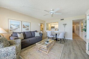 Dolphin Way 2 bed/2ba Gulf View Condo GCV3-005 (1861)