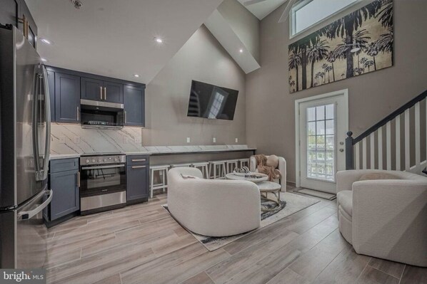Enter to the freshly renovated kitchen and living room 