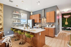 Experience this chic Nashville kitchen, perfect for gatherings! With stylish decor and plush seating, it's ideal for bachelorette parties or family reunions—perfect for brunch before a day in downtown Nashville!