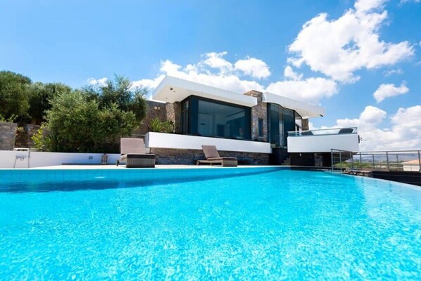Building Exterior, Outdoor, Pool