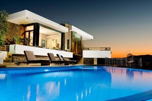 Building Exterior, Outdoor, Pool