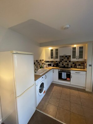 A classic design with all the modern essentials, ready for your culinary creations.