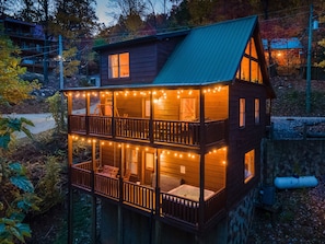 Escape to tranquility in this charming cabin surrounded by nature