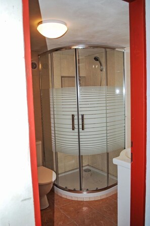Sol, Sol, Luminaire Plomberie, Design Intérieur, Plomberie, Salle De Bains, Porte De Douche, Porte, Pièce, Tuile