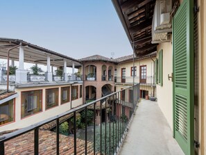 Residential Area, Estate, Hacienda, Villa, Swimming Pool, Resort, Eco Hotel, Farmhouse, Resort Town