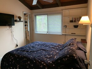 Upstairs bedroom with queen bed 