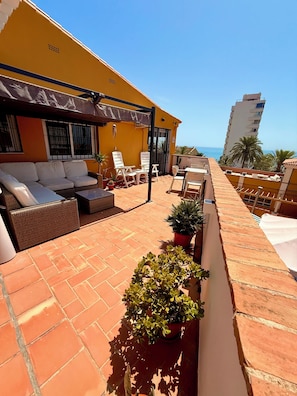 40 m² terrace facing south/southwest - enjoy sunrise to sunset views.