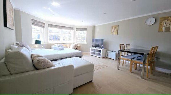 Sofabed +1 bed