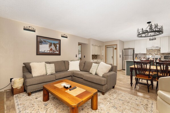 SWP Silverado I B101 living and dining areas